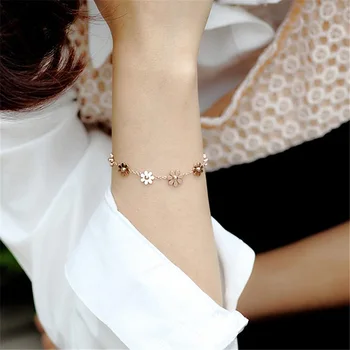 2020 kórejský nový dizajn a módne šperky titánové ocele, jednoduchá malá sedmokráska elegantný náramok žena