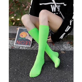 Horúce Fluorescenčné Farebné Žien Kolená Vysoké Ponožky Streewear Harajuku Rainbow Pevné Hip hop v Pohode Teplej Módy Dlhé Ponožky pre Dievčatko