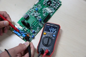 JEDNOTKA UT123 Mini Digitálny Multimeter Auto Rozsahu Údajov podržte AC DC Volt na Meter Ohm Temperatue NCV/Kontinuity Tester EBTN Displej