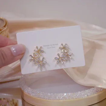Južná Kórea je nový dizajn a módne šperky nádherné medi vykladané zirkón tri kvety elegantné náušnice žena