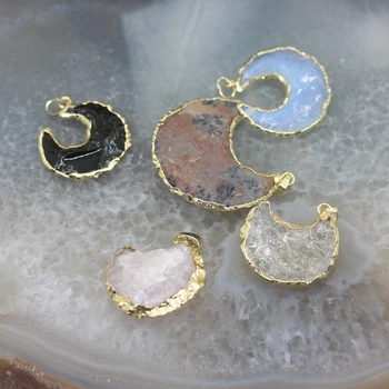 Multicolor Surové Kamene Á zlato crescent moon Tvar Prívesky, Prírodné India agates crystal Turmalín opálové Šperky 5 ks/veľa
