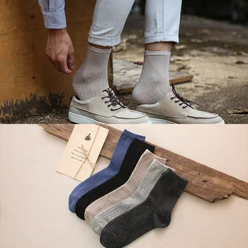 Nové jesenné a zimné pánske bavlnené ponožky Classic pure color vertikálne pruhy mužov ponožky