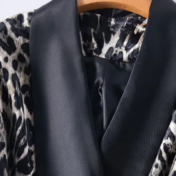 Nové jesenné a zimné žien oblek nohavice dvoch-dielny oblek Zlato velvet leopard tlač dámy bundy elegantné nohavice vysokej kvality