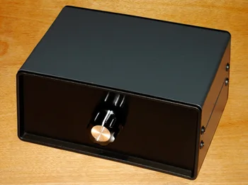 NOVÉ Mini Stereo 4-V-1-OUT RCA Signálu Vstupný Audio Splitter/Prepínač Hlasitosti Controle