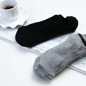 Nové Vysoko Kvalitné pánske Bavlnené Ponožky Krátke Harajuku Prúžok Non-slip Č Zobraziť Neviditeľné Bežné Ponožky Mužov Čierna Biela Ponožka 5 Párov