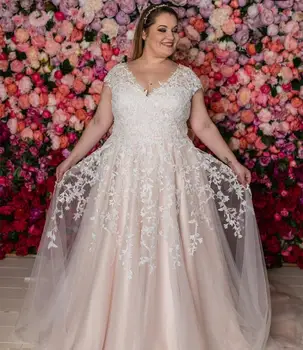 Plus Veľkosť svadobné šaty tvaru 2021 champagne farba krátky rukáv a-line Veľké Veľkosti Čipky Appliques Svadobné Šaty Princezná Elegantné