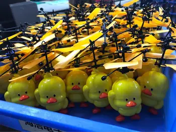 Roztomilý Mini Drone Strane Indukčné Lietania žltá kačička Zábavné Hračky RC Vrtuľník, Lietadlo Pre Dieťa Hračky súčasný Dar Lietania Hračky
