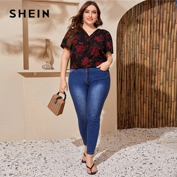 SHEIN Plus Veľkosť Black Násobne Skladaný Detail Kvetinový Top Blúzky, Ženy Letné Krátke Rukáv V Krku Bežné Dámske Topy a Blúzky
