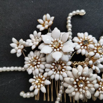 SLBRIDAL Vintage Barokový Crystal Drahokamu Perly Biely Kvet, Svadobné Vlasy Hrebeňom Svadobné Vlasy Príslušenstvo Družičky Vlasy, Šperky