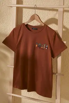 Trendyol Vyšívané Základné Pletené T-Shirt TWOSS20TS0103