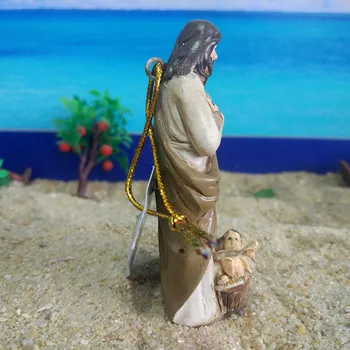 V Jasliach skupiny, sa narodil Ježiš, otec, matka a dieťa, závesné ozdoby, náboženských postáv a piesku náradie