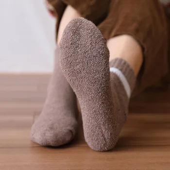 Zimné dámske Hrubé Teplé Solid Farba Vlny Harajuku Retro Studenej Odolný Módne Bežné Cashmere Ponožky 5 Pár