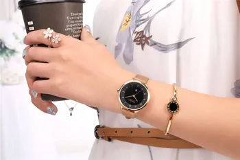 Značky CURREN 7MM Ultra-Tenké Ženy Hodinky 2018 Luxusné Originálne Kožené Popruh Módne Quartz Hodinky Ženy náramkové hodinky Montre Femme